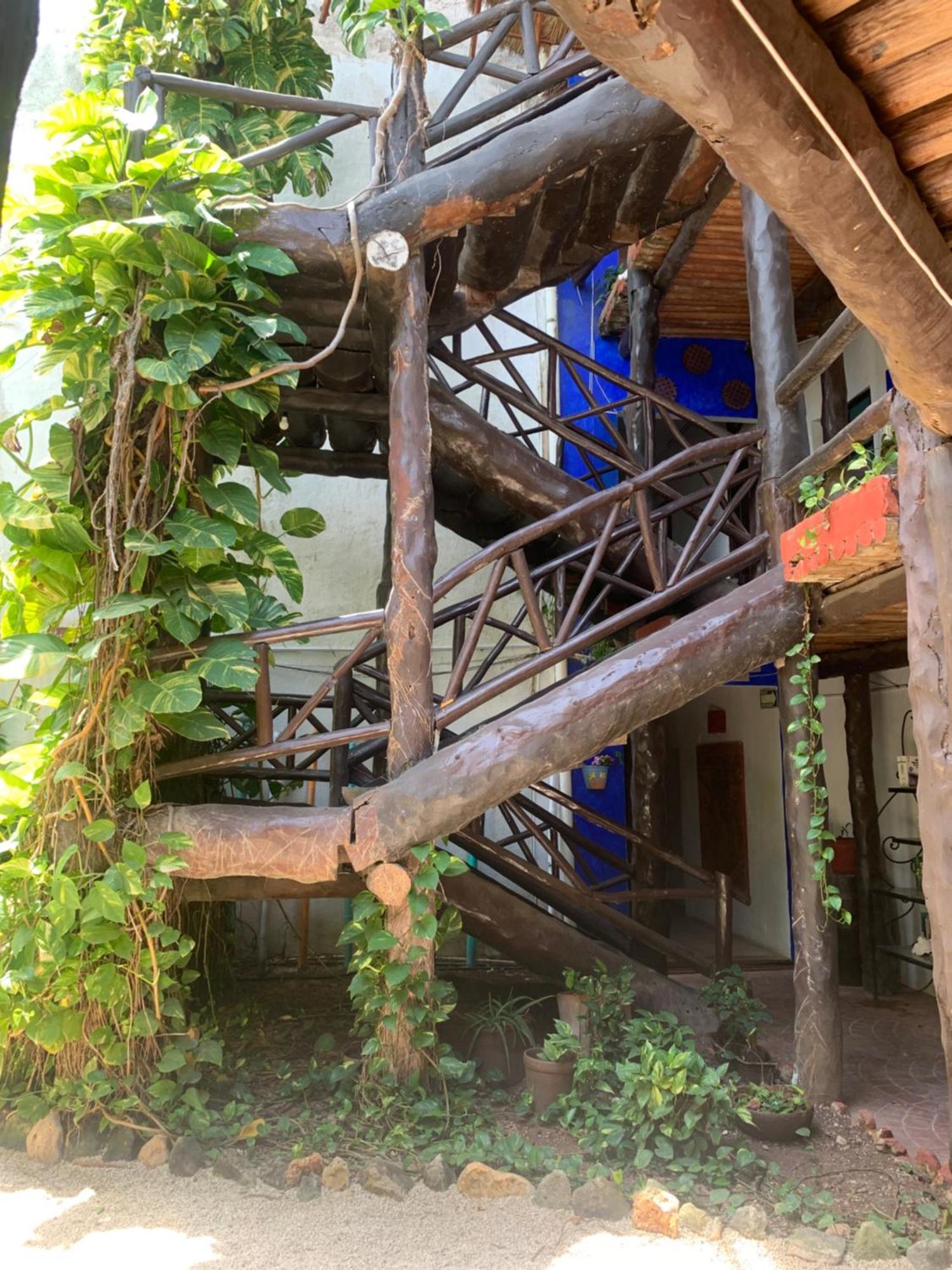 Casa Caribe Cancún Eksteriør billede Spiral staircase at the house