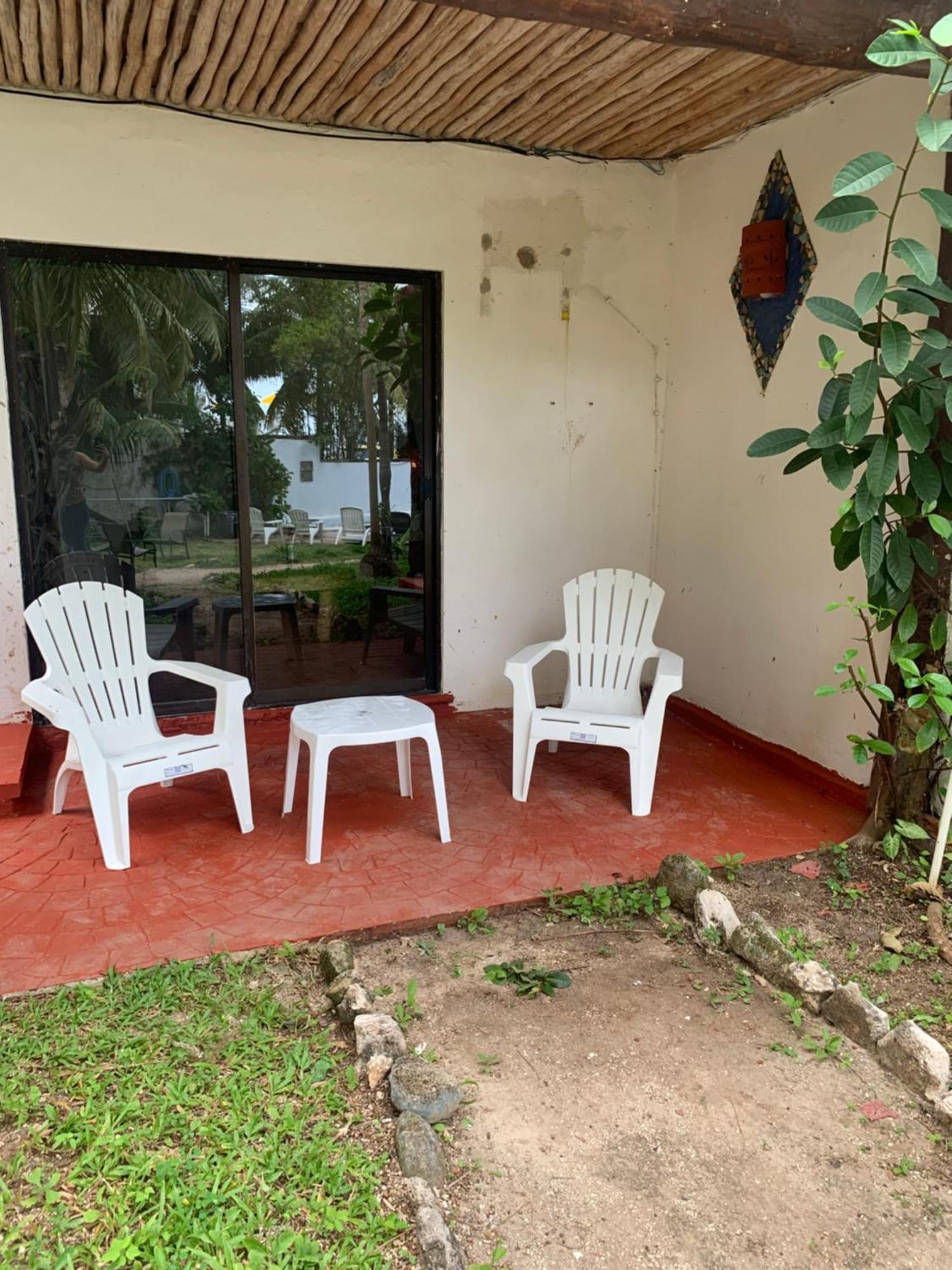 Casa Caribe Cancún Eksteriør billede A typical patio at a hotel in San José, Costa Rica