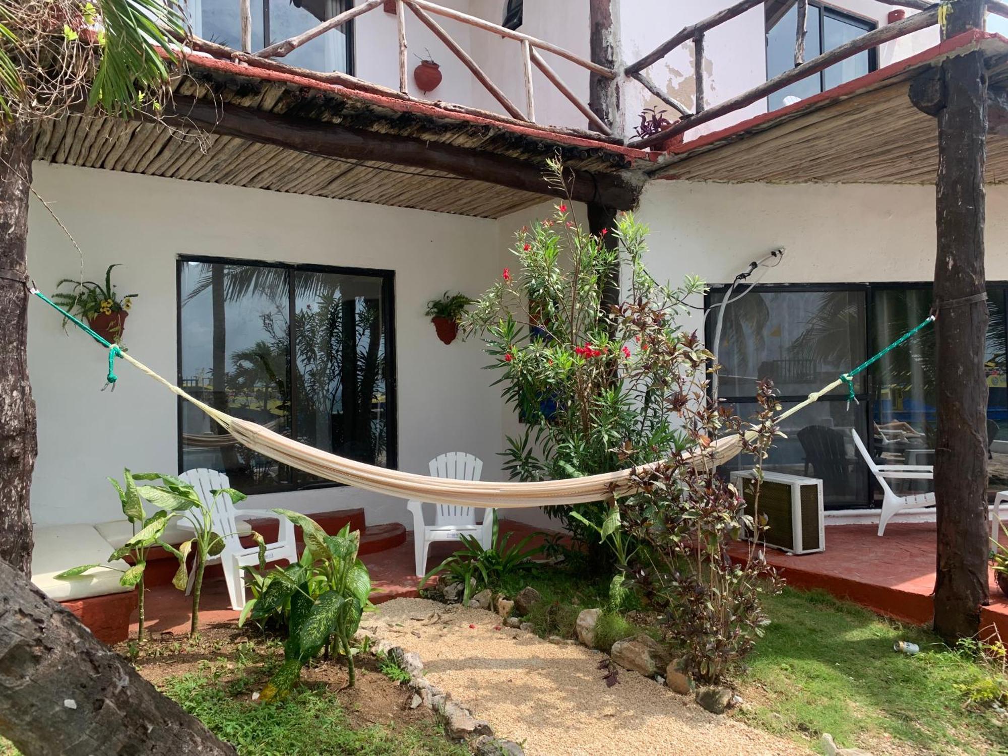 Casa Caribe Cancún Eksteriør billede A hammock in a hotel in San Juan del Sur, Nicaragua
